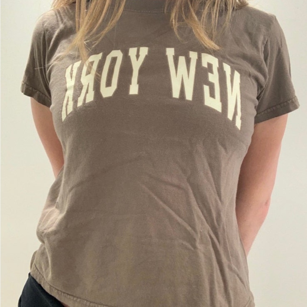 Brandy Melville Brown New York T-Shirt - Picture 2 of 2